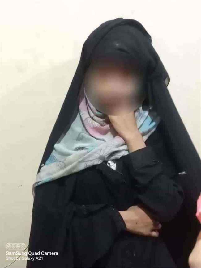 الأجهزة الأمنية تعيد الروح لأسرة بعد اختطاف طفلتهم والقبض على الخاطفة بعدن.. تفاصيل مفرحة بالصور