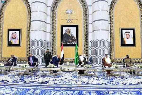 أول زيارة خارجية لأعضاء ورئيس مجلس القيادة الرئاسي إلى جدة.. من رافق العليمي في زيارته الرسمية؟