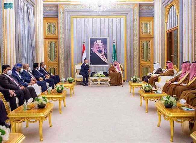 شاهد تفاصيل اللقاء الأول لمجلس القيادة الرئاسي مع الملك سلمان وأمراء السعودية