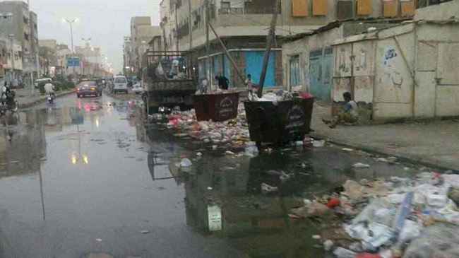 الحوثيون يعاقبون أبناء الحديدة بالنفايات
