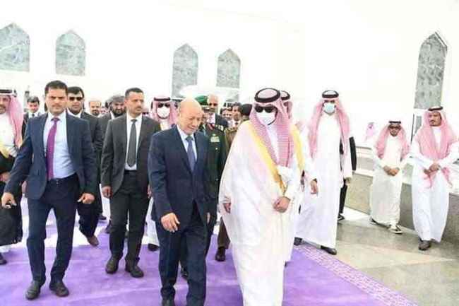 رئيس مجلس القيادة الرئاسي يصل الإمارات