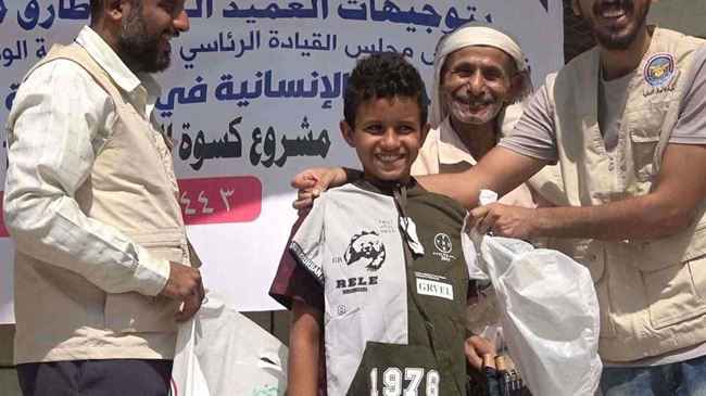 طارق صالح يوفر كسوة العيد لـ1215 يتيم بتعز ضمن 12 ألف طفل
