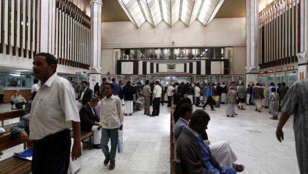بعد قرارات الحوثي الأخيرة.. مصارف اليمن في خطر