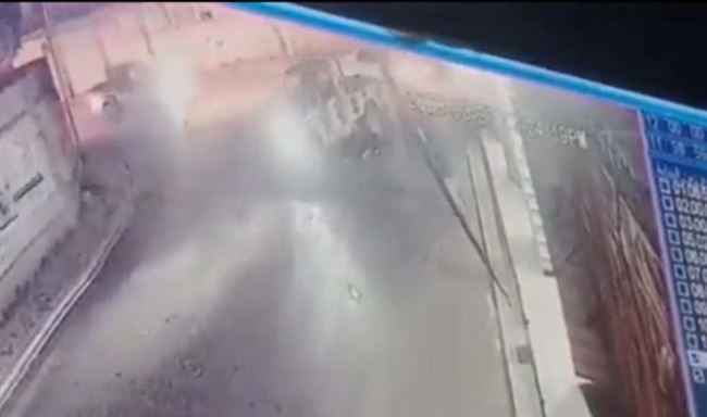 بالفيديو.. مشرف حوثي يدهس 4 نساء جنوب صنعاء ويتعمد ايقاف إطارات الطقم فوق أجسادهن
