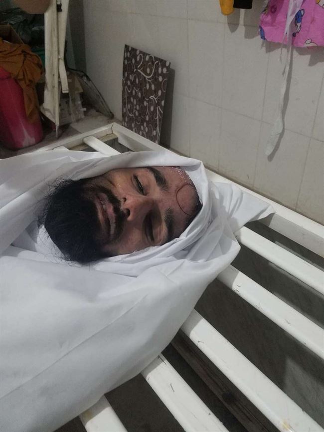 أخفته المخابرات.. شاب غسل وكَفن جثمان "المكحل" يكشف اثار طعن وتعذيب وينشر صورة تثبت تصفية الحوثي له