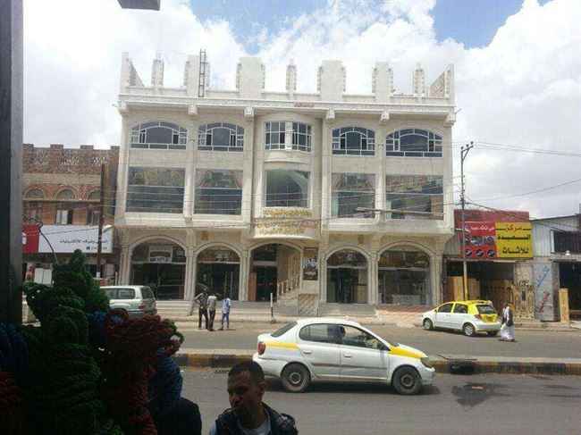 سكان صنعاء يصلون إلى أسوأ وضع معيشي.. عشرات الأسر تبيع الاثاث المنزلية لتوفير وجبة برمضان