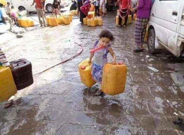 بالفيديو.. ملايين اليمنيين يواجهون يوميا صعوبات في الحصول على المياه
