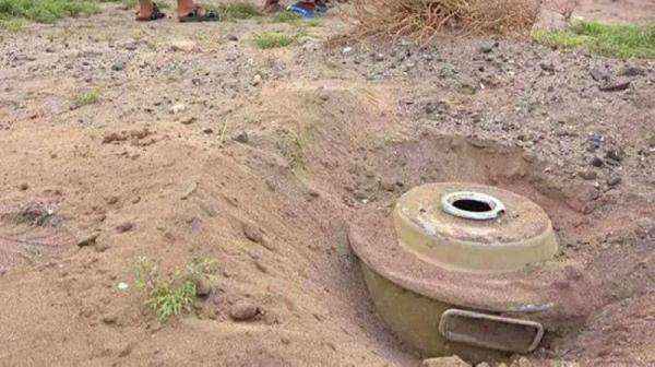 لغم حوثي يقتل ويصيب أربعة أطفال في الحديدة