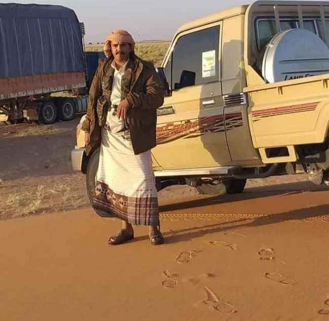 مواطن شجاع يشتبك مع الحوثيين في نقطة تفتيش ويقتل إثنين منهم انتقاما لقتلهم شقيقه بجانبه