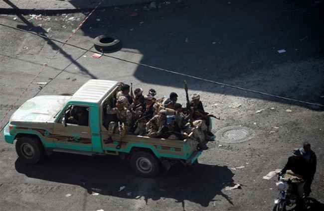 اندلاع اشتباكات عنيفة في صنعاء بين القبائل والحوثيين