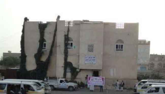 مسلحين حوثيين يغلقون مركز تعليم القران خاص بالنساء