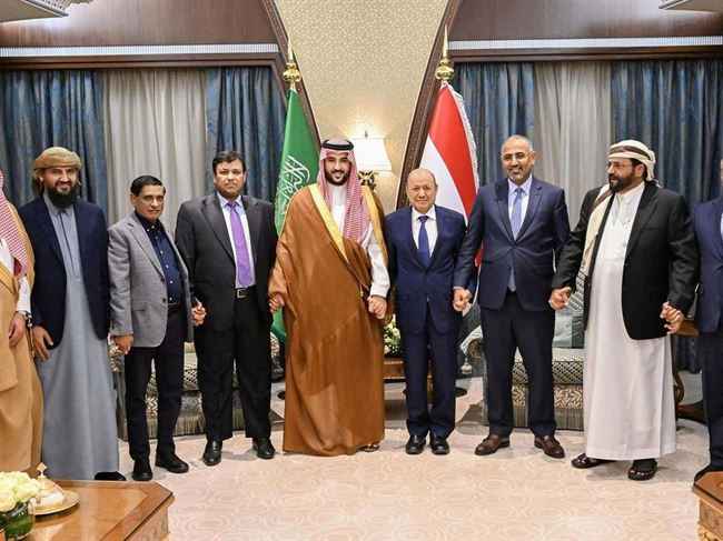 سياسي يمني يكشف آخر مهمة يقوم المجلس الرئاسي بصفته رأس الشرعية