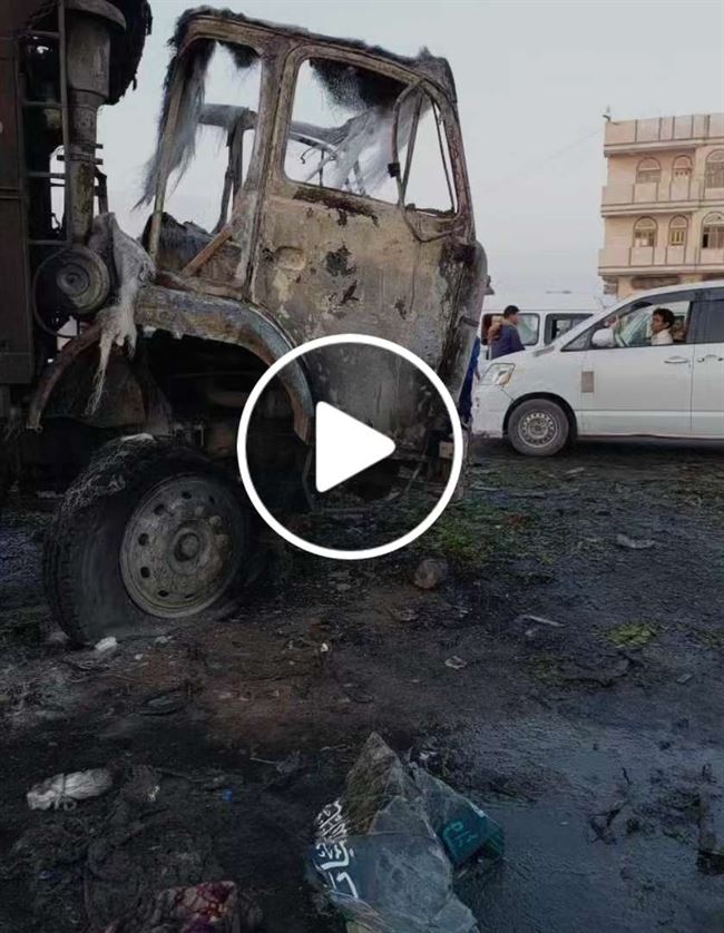 فيديوهات.. اصطدام قوي ومروع بين شاص قات وشاحنة كبيرة مدخل عدن.. احترقت جثثهم