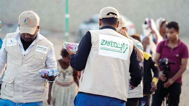مؤسسة زايد الإنسانية توزع 32 ألف وجبة في 6 محافظات يمنية
