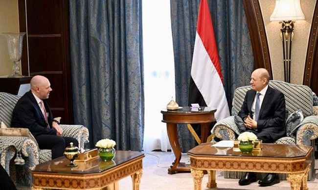 الرئيس العليمي يكشف للسفير البريطاني الإعلان السعودي من وقف دائم للحرب إلى حوار يمني شامل