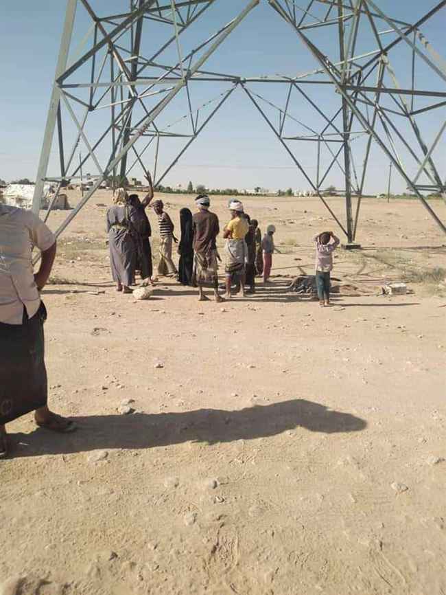 بالصور.. مصرع شخص تسلق برج نقل الكهرباء ويخرج محطة مأرب الغازية عن الخدمة كليا
