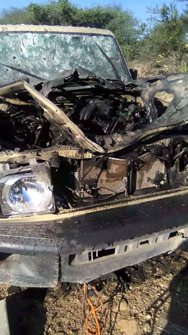 بالصور.. طائرة حوثية تدمر طقم عسكري بالكامل في الضالع وسقوط جندي رغم مفاوضات صنعاء