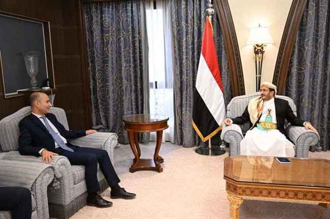 صحيفة سعودية تتحدث عن انفراجة في مشاورات صنعاء .. الرئاسي يحذير من حرب مقبلة