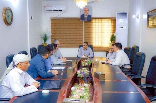 خطة تأهيل طرقات عدن على طاولة الدولة وصندوق الطرق