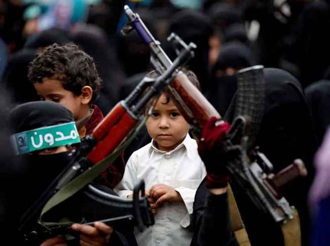الحوثي يفرج عن 48 معتقل في سجون صنعاء زعم أنهم مقاتلين مع التحالف