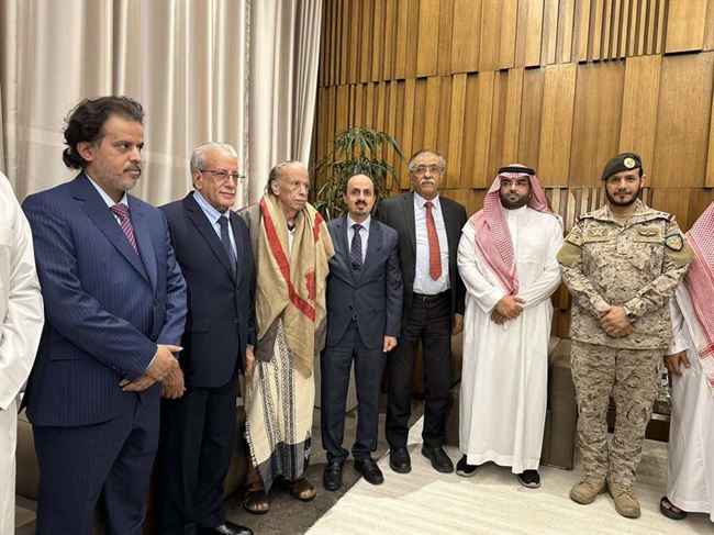 الشرعية تنشر بيان رسمي وصور الآن توثق لحظة وصول هادي الرياض