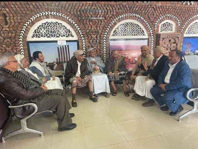 ضرب وإهانة الصحفيين من قبل الحوثيين في مطار صنعاء أثناء توديع الصبيحي وهادي