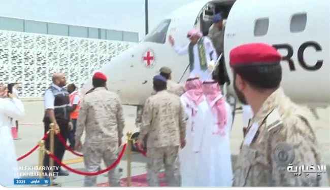 شاهد لحظات مؤثرة من استقبال الأسرى السعوديين العائدين من صنعاء