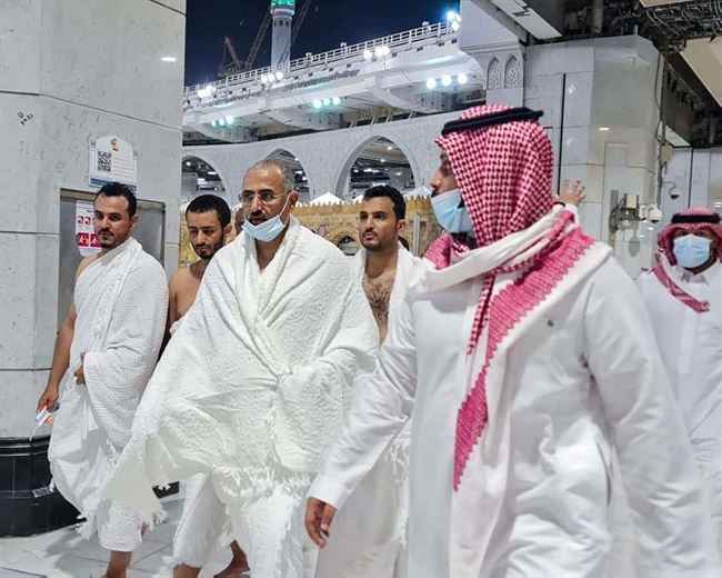 ظهور جديد لعيدروس الزبيدي من الحرم المكي والسبب صالح السيد!