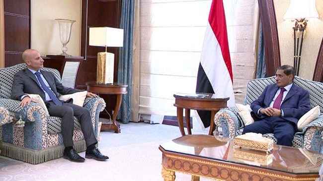 الرئاسي يلتقي السفير الفرنسي ويبحث معه استعداد المجلس لأمر كبير
