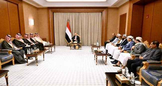 السفير السعودي يكشف بحضور جميع أعضاء المجلس الرئاسي نتائج زيارته لصنعاء وما يتعلق بالرواتب والطرقات