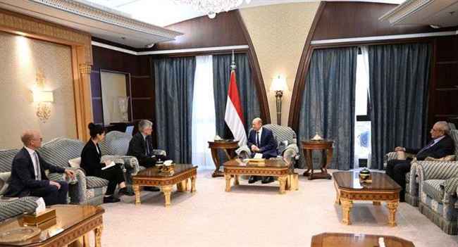 العليمي يطالب بضغوط أوروبية على الحوثيين لاستئناف عملية سياسية شاملة
