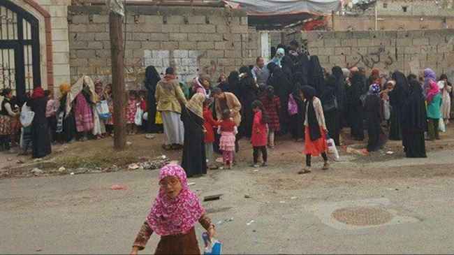 وسيلة حوثية قذرة لجذب الأسر الأشد فقرا في صنعاء لصالح إيران