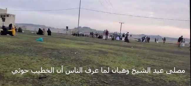 يتوافد خلفه الآلاف جنوب صنعاء.. مغادرة جماعية للمصليين بعد منع الحوثي شيخ سلفي واستبداله بخطيب موالي