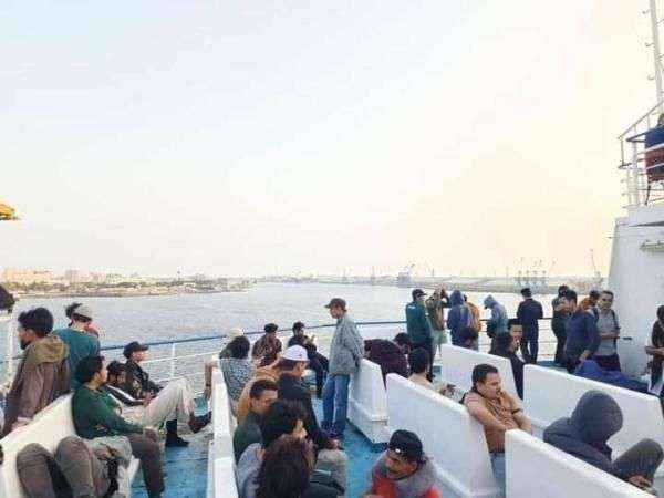 الشرعية تعلن وصول 200 يمني إلى السعودية ونجاح دفعة الاجلاء الاولى من السودان