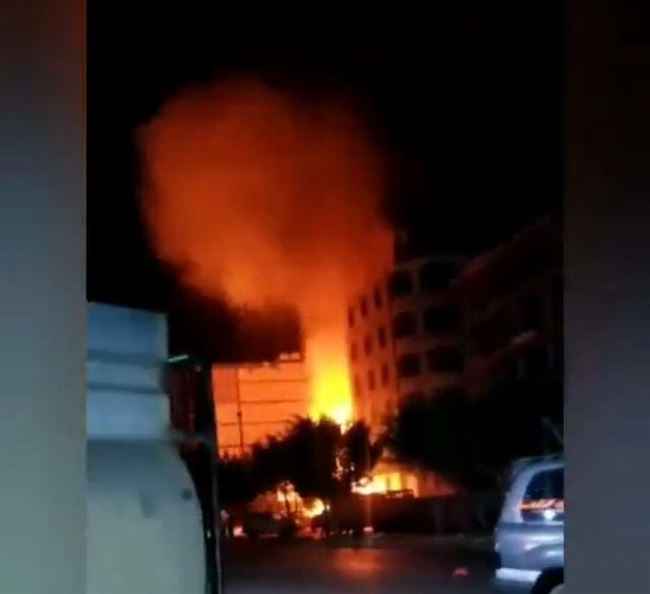 حريق غامض في صنعاء يلتهم منزل أثناء تواجد السكان بمكان آخر