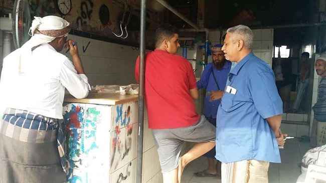 إحالة 6 من بائعي اللحوم في عدن للنيابة العامة بعد ضبطهم خلال أيام العيد