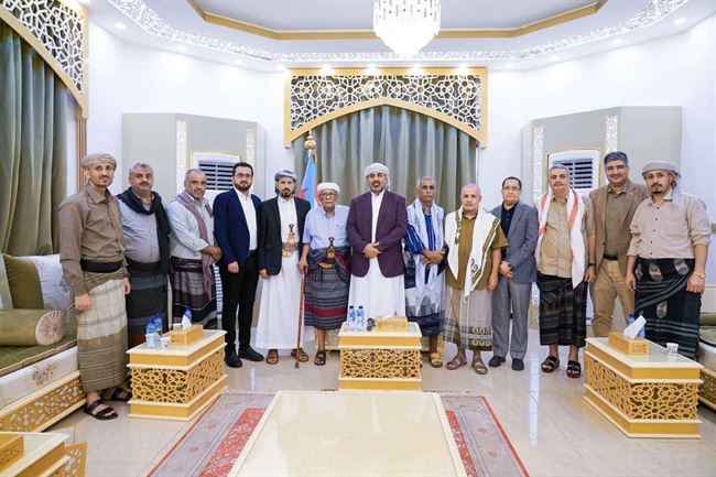 تفاصيل لقاء هام بين عضو مجلس القيادة الرئاسي ومشايخ أبين.. حسم أبرز ملفات المحافظة
