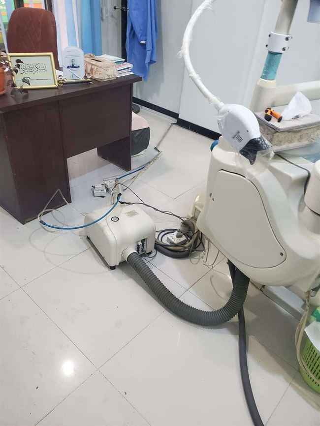 بالصور.. نهب وسرقة وتدمير مركز طبي مشهور في صنعاء.. استغلوا إجازة العيد