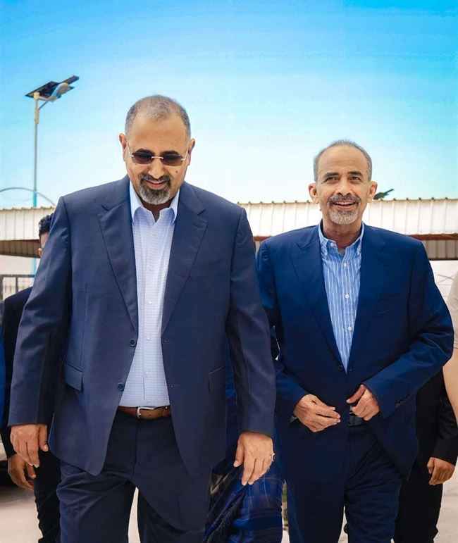 بعيداً عن ميري الجيش.. الصبيحي يظهر في لقاءه الأول بعيدروس الزبيدي بلباس سياسي بعدن.. صور