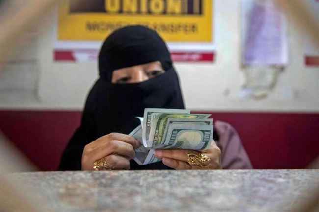 الرواية الكاملة لما يحدث بـ"صنعاء".. انعدام الدولار والسعودي واليمني يقف خلفه كيانات حوثية والقادم أسوأ