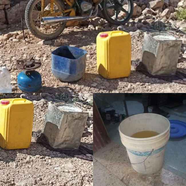 قوة أمنية تداهم مصنع خمور في حضرموت وتضبط مالكه وهو بهذه الحالة