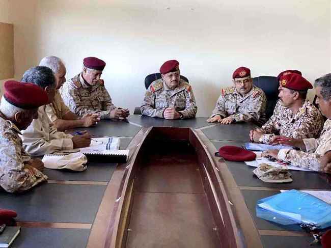 الدفاع يحث الاستخبارات العسكرية بعمل خطط تكنولوجية وتنسيقها مع الجهات الأمنية لخوض معركة المعلومة