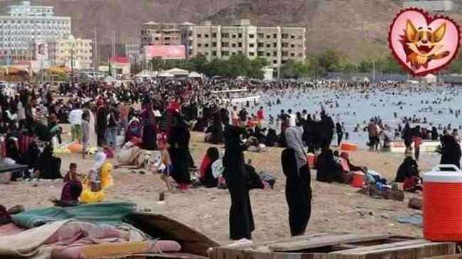 طفل في ربيعه الثاني ينجو من موت محقق في أشهر شواطئ عدن
