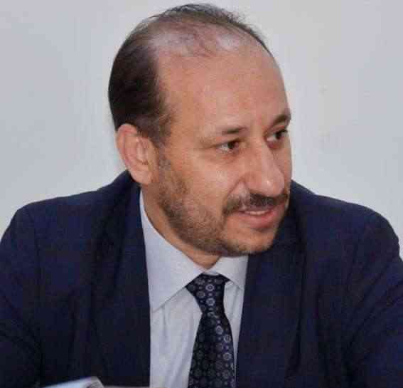 خبير برمجي يكشف فضائح وخفايا وزير الاتصالات ويرد بنقاط قوية.. كواليس امراء الإنترنت