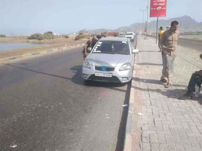 إغتيال أحد الشخصيات أمام بوابة مطار عدن الدولي.. شاهد