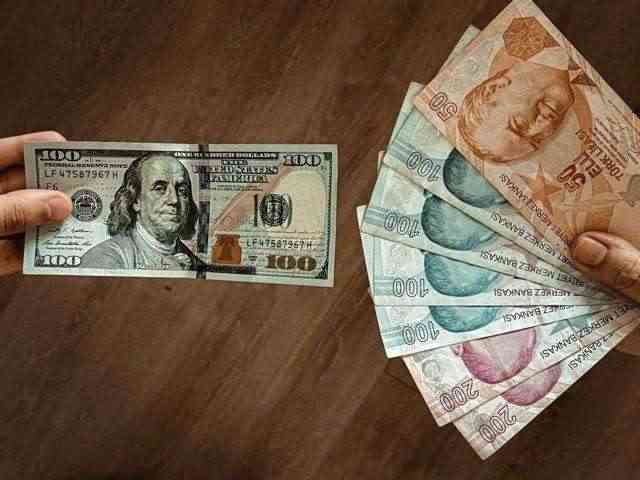 انهيار الليرة التركية إلى أدنى مستوياتها