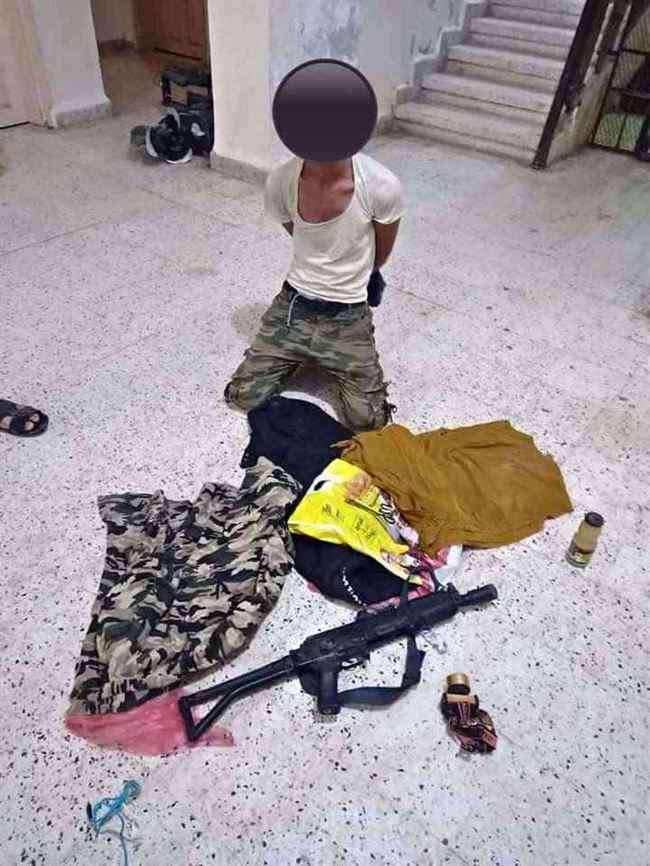 شاهد لحظة القبض على أخطر لصوص المهرة.. هكذا يباغت ضحيته وقت الذروة