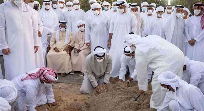 سياسي يمني يسخر من الحوثيين وقبر حسين بدر الدين بعد مشاهدته دفن مؤسس نهضة الإمارات.. صورة