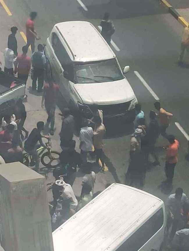 الحكومة تكشف جهتين متورطتين في إنفجار السيارة المفخخة برئيس العمليات العسكرية بعدن
