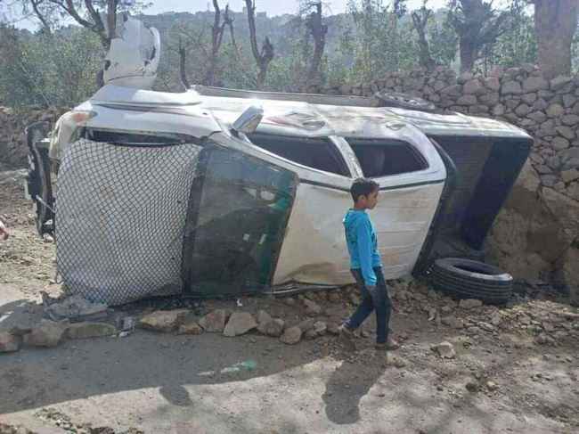 بالصور.. إصابة مسؤول كبير بحادث مروري مخيف عقب زيارته لمراكز الاختبارات في مناطق الحوثيين